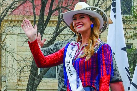 Memorial Day parade thrills crowds with perfect weather, unique entries