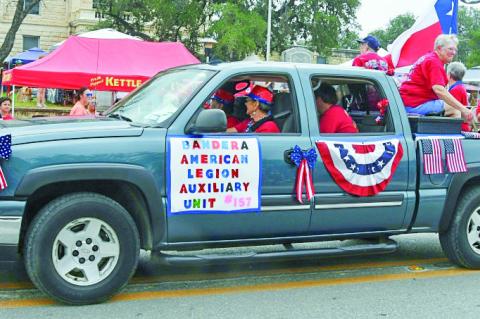 Memorial Day parade thrills crowds with perfect weather, unique entries